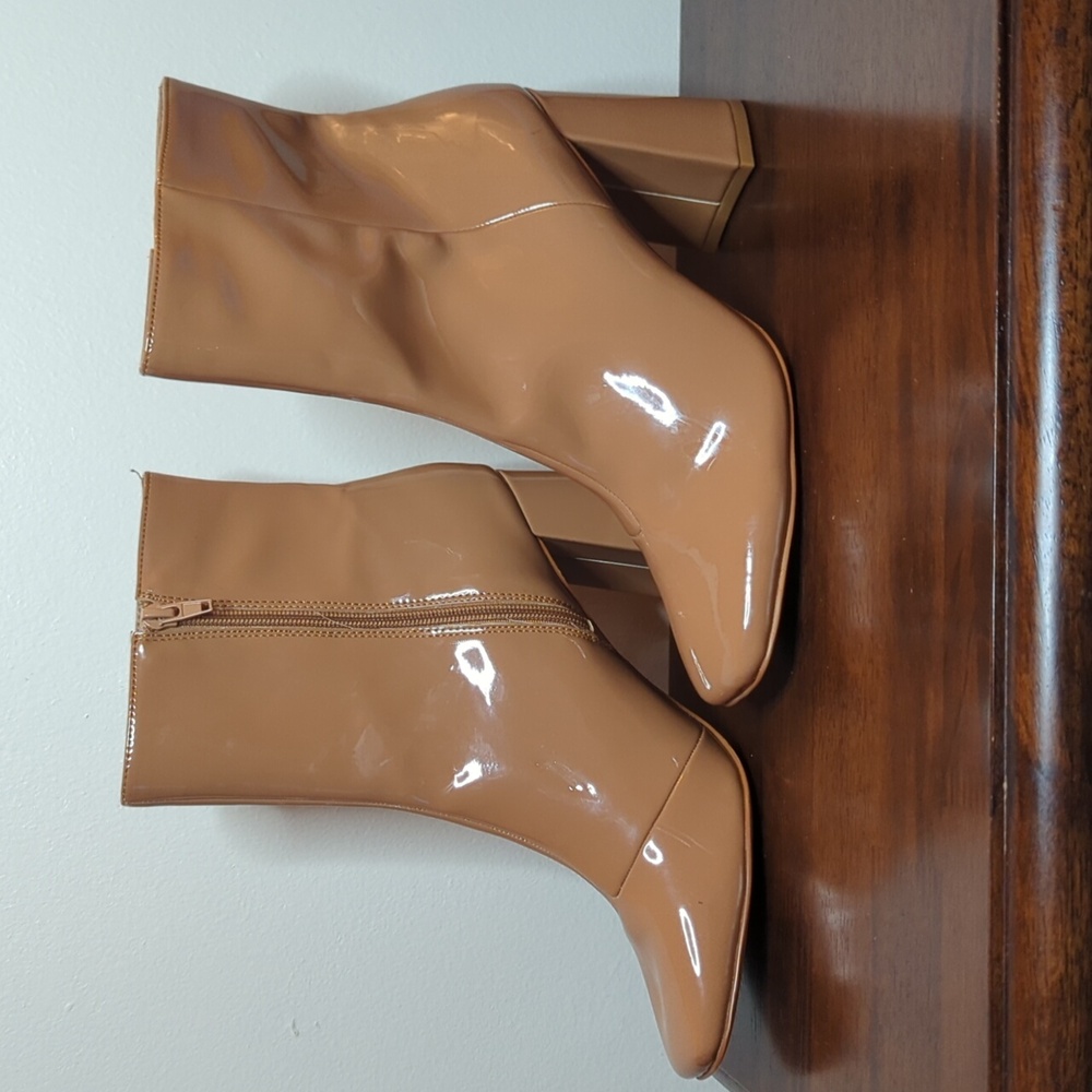 Steve Madden Taryn Patent Square Toe Elegant Tan Ankle Booties 9.5